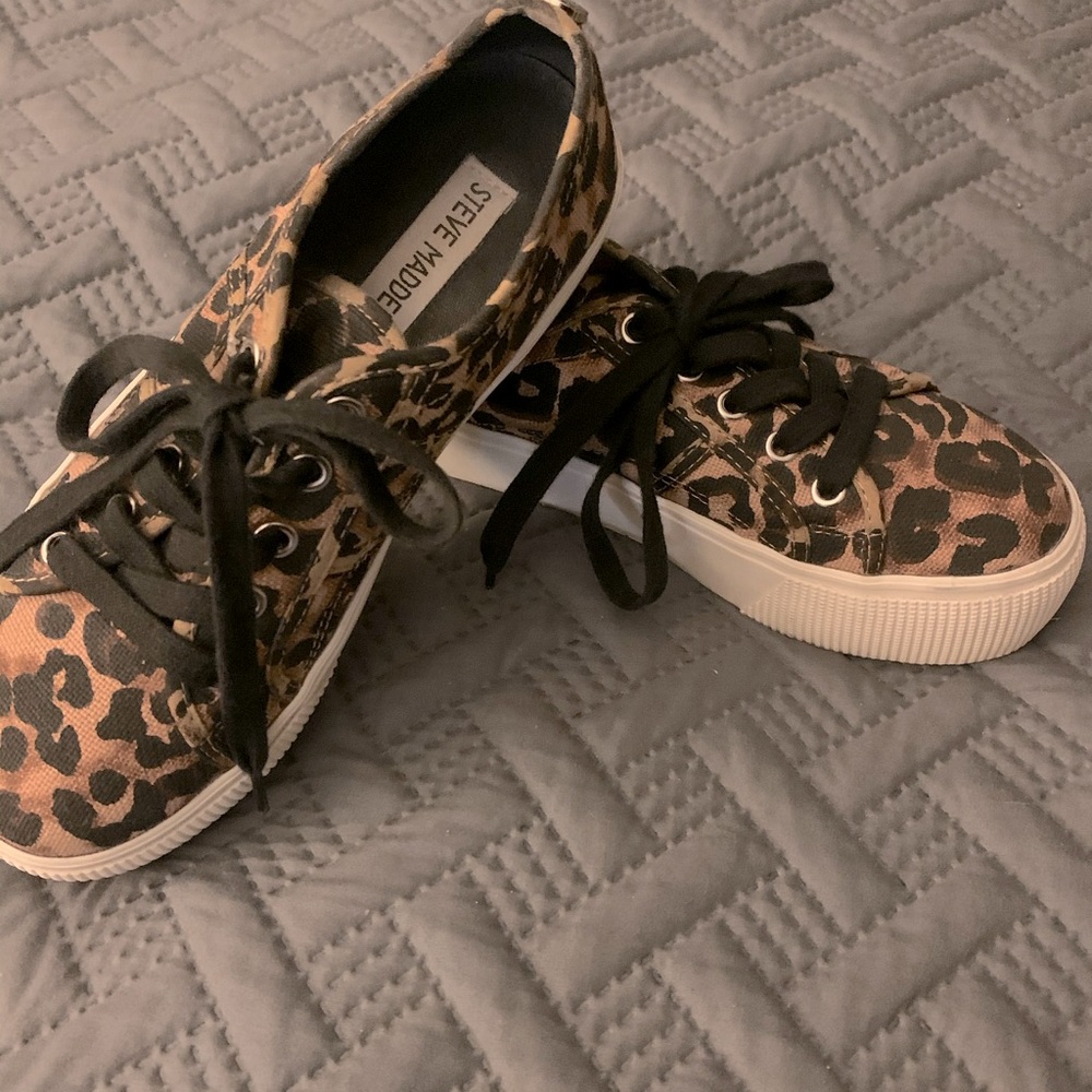Steve Madden cheetah sneakers size 6